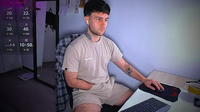 Snapshot of HonestAndrew chatting on 02.03.26 HonestAndrew online show from 02.03.26