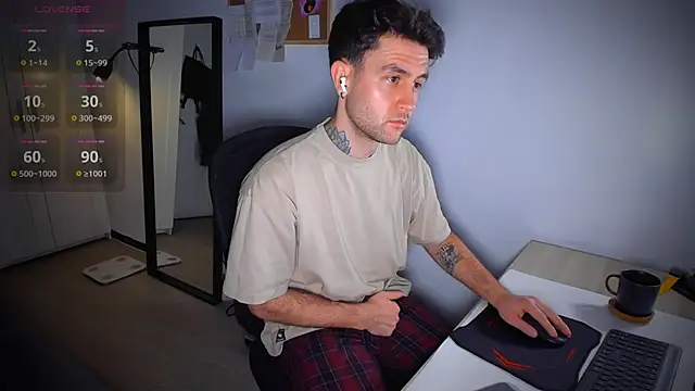 Snapshot of HonestAndrew chatting on 02.13.26 HonestAndrew online show from 02.13.26