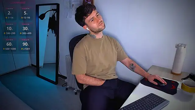 Snapshot of HonestAndrew chatting on 02.17.26 HonestAndrew online show from 02.17.26