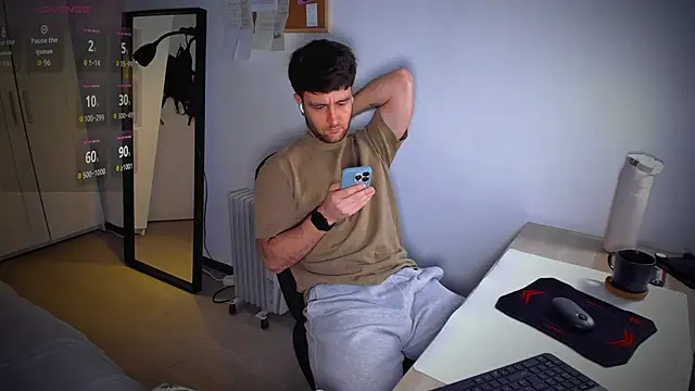 Snapshot of HonestAndrew chatting on 02.18.26 HonestAndrew online show from 02.18.26