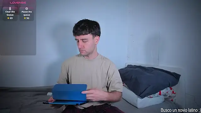 Snapshot of HonestAndrew chatting on 02.21.26 HonestAndrew online show from 02.21.26