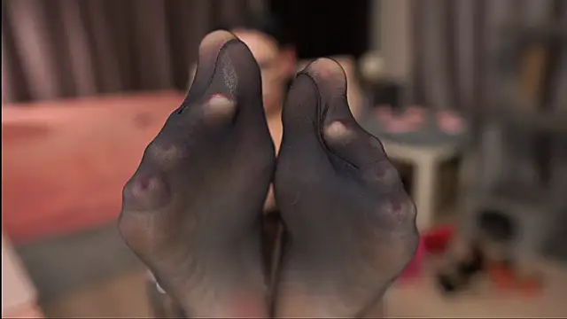 Snapshot of show_must_goon_ chatting on 09.27.25 show must goon online show from 09.27.25