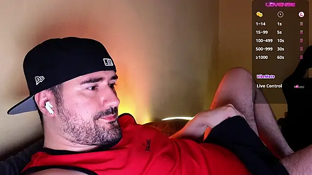 Snapshot of DominantTheo chatting on 12.08.24 DominantTheo online show from 12.08.24