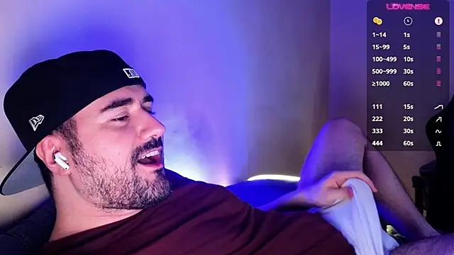 Snapshot of DominantTheo chatting on 12.10.24 DominantTheo online show from 12.10.24