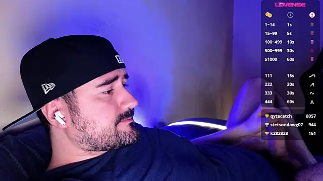 Snapshot of DominantTheo chatting on 12.12.24 DominantTheo online show from 12.12.24