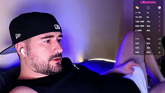 Snapshot of DominantTheo chatting on 12.20.24 DominantTheo online show from 12.20.24