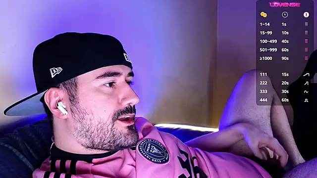 Snapshot of DominantTheo chatting on 02.02.25 DominantTheo online show from 02.02.25