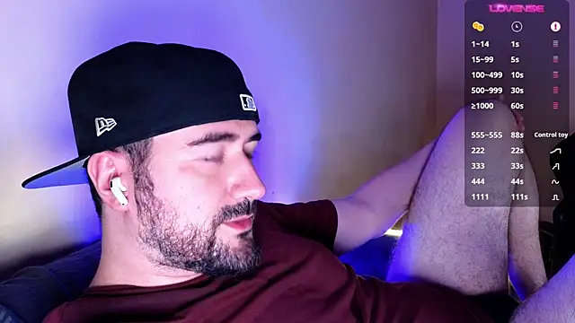 Snapshot of DominantTheo chatting on 03.05.25 DominantTheo online show from 03.05.25