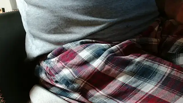 Snapshot of blow2gold chatting on 10.06.25 blow2gold online show from 10.06.25