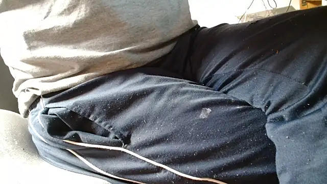 Snapshot of blow2gold chatting on 10.15.25 blow2gold online show from 10.15.25