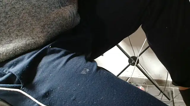 Snapshot of blow2gold chatting on 10.26.25 blow2gold online show from 10.26.25