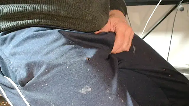 Snapshot of blow2gold chatting on 11.06.25 blow2gold online show from 11.06.25