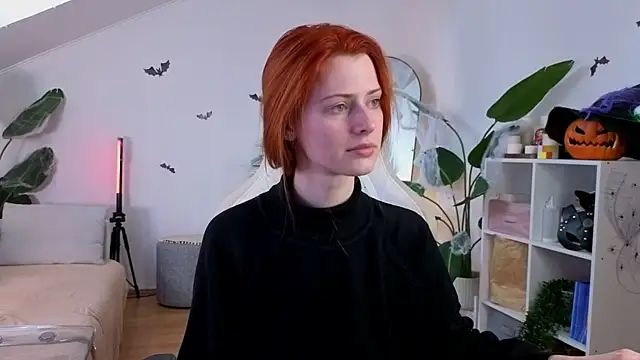 Snapshot of doll_lesli chatting on 11.02.25 doll lesli online show from 11.02.25