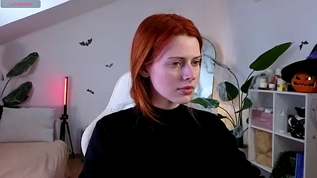 Snapshot of doll_lesli chatting on 11.05.25 doll lesli online show from 11.05.25