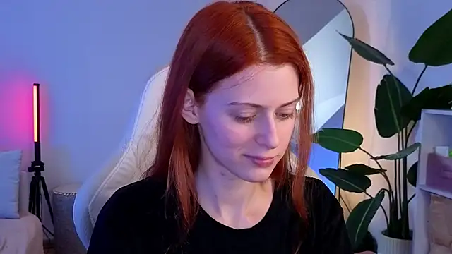 Snapshot of doll_lesli chatting on 11.10.25 doll lesli online show from 11.10.25