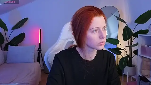 Snapshot of doll_lesli chatting on 11.12.25 doll lesli online show from 11.12.25