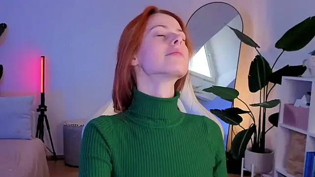 Snapshot of doll_lesli chatting on 11.28.25 doll lesli online show from 11.28.25