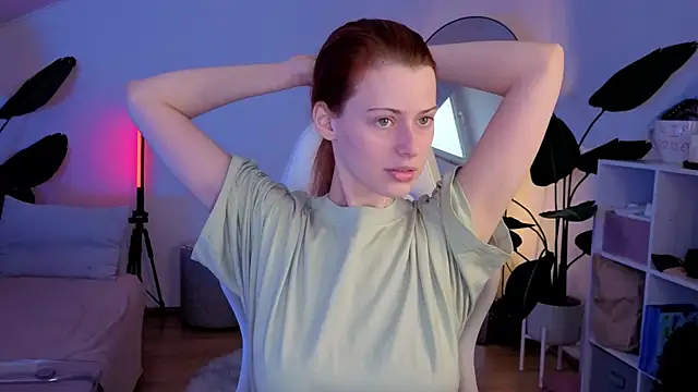 Snapshot of doll_lesli chatting on 12.05.25 doll lesli online show from 12.05.25