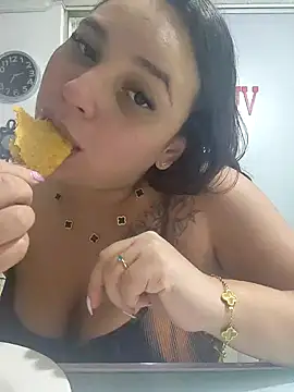 Snapshot of LizzRouse chatting on 10.23.25 LizzRouse online show from 10.23.25