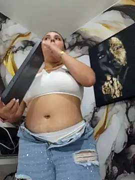 Snapshot of LizzRouse chatting on 10.24.25 LizzRouse online show from 10.24.25