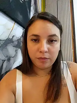 Snapshot of LizzRouse chatting on 10.30.25 LizzRouse online show from 10.30.25