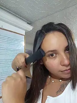 Snapshot of LizzRouse chatting on 11.05.25 LizzRouse online show from 11.05.25