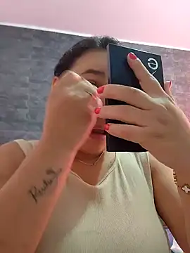 Snapshot of LizzRouse chatting on 11.11.25 LizzRouse online show from 11.11.25