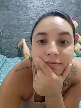 Snapshot of LizzRouse chatting on 11.21.25 LizzRouse online show from 11.21.25