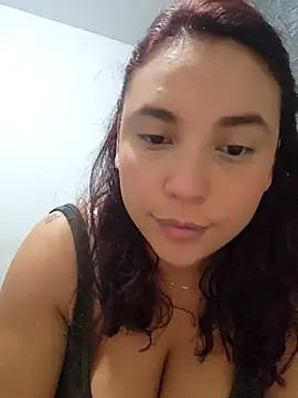 Snapshot of LizzRouse chatting on 11.24.25 LizzRouse online show from 11.24.25