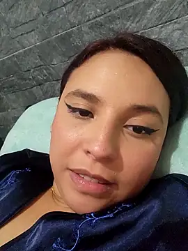 Snapshot of LizzRouse chatting on 11.26.25 LizzRouse online show from 11.26.25