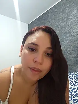 Snapshot of LizzRouse chatting on 11.30.25 LizzRouse online show from 11.30.25