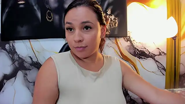 Snapshot of LizzRouse chatting on 06.20.26 LizzRouse online show from 06.20.26