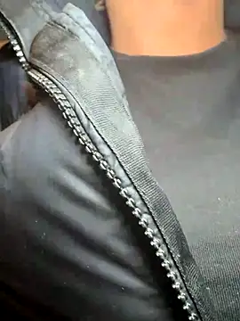 Snapshot of Strongqueen chatting on 11.17.25 Strongqueen online show from 11.17.25