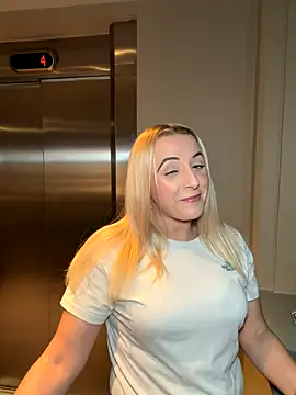 Snapshot of Strongqueen chatting on 01.07.26 Strongqueen online show from 01.07.26