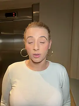 Snapshot of Strongqueen chatting on 01.08.26 Strongqueen online show from 01.08.26