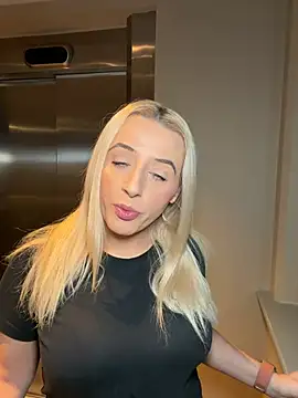 Snapshot of Strongqueen chatting on 01.09.26 Strongqueen online show from 01.09.26