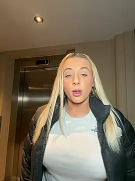 Snapshot of Strongqueen chatting on 01.11.26 Strongqueen online show from 01.11.26