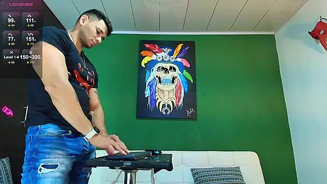 Snapshot of GendersonFit chatting on 10.24.25 GendersonFit online show from 10.24.25