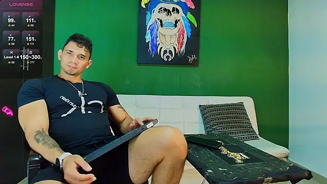 Snapshot of GendersonFit chatting on 10.28.25 GendersonFit online show from 10.28.25