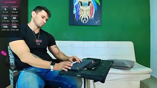 Snapshot of GendersonFit chatting on 11.03.25 GendersonFit online show from 11.03.25