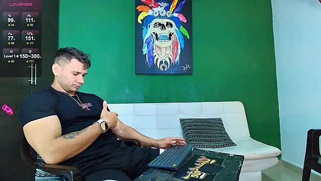 Snapshot of GendersonFit chatting on 11.09.25 GendersonFit online show from 11.09.25