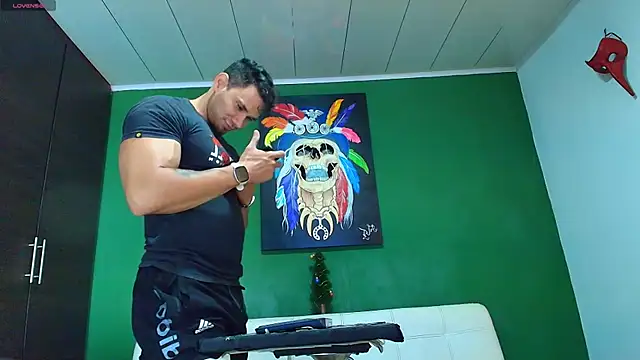 Snapshot of GendersonFit chatting on 11.24.25 GendersonFit online show from 11.24.25