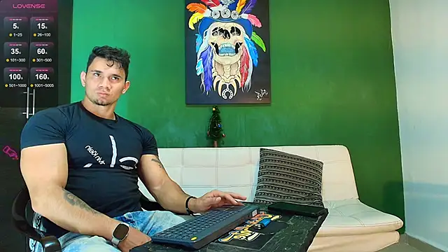 Snapshot of GendersonFit chatting on 11.25.25 GendersonFit online show from 11.25.25