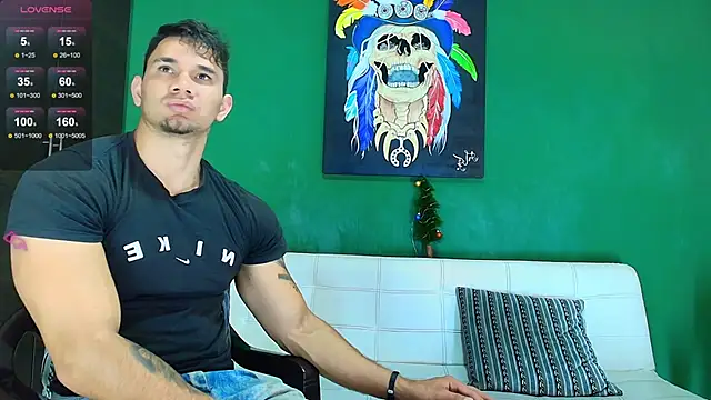 Snapshot of GendersonFit chatting on 11.26.25 GendersonFit online show from 11.26.25