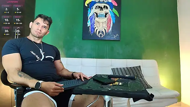 Snapshot of GendersonFit chatting on 01.10.26 GendersonFit online show from 01.10.26