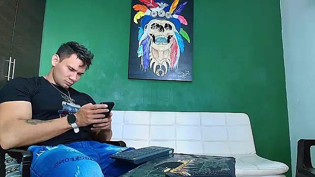 Snapshot of GendersonFit chatting on 02.02.26 GendersonFit online show from 02.02.26