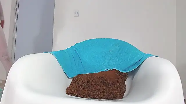 Snapshot of Upskirt_Squirt96 chatting on 10.14.25 Upskirt Squirt96 online show from 10.14.25