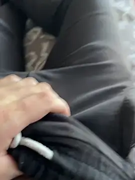 Snapshot of vaniusaw chatting on 10.27.25 vaniusaw online show from 10.27.25