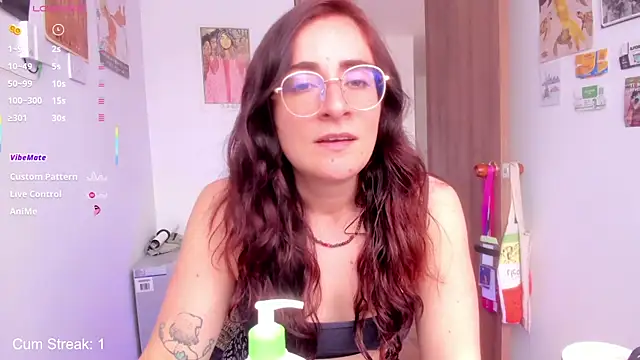 Snapshot of linda_giggle chatting on 05.05.26 linda giggle online show from 05.05.26
