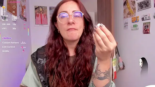 Snapshot of linda_giggle chatting on 05.22.26 linda giggle online show from 05.22.26